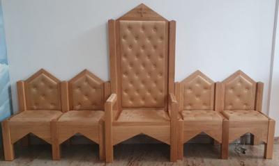 Fotel celebransa i asysty.