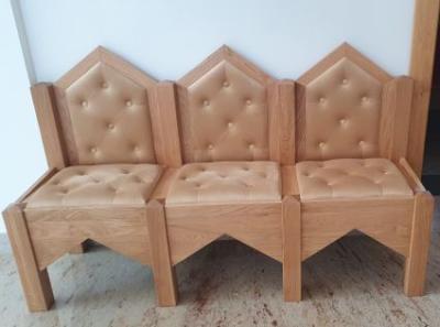 Fotele ministrantów.